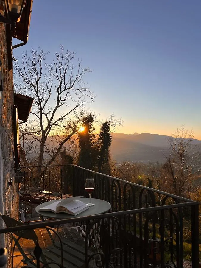 Tenuta Il Colle Di Tiglio Villa Barga 0*,  Italy